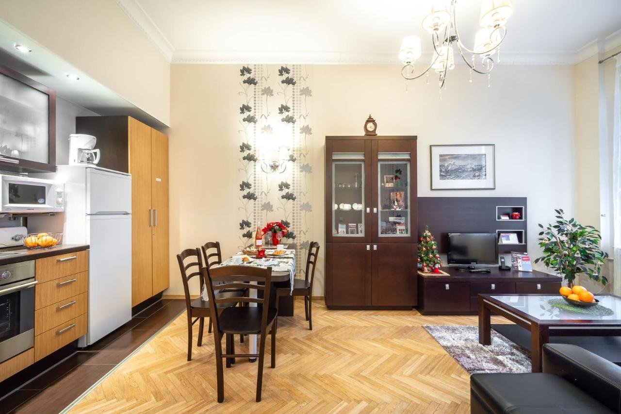 Classic Apartments In Old Town Tallinn Extérieur photo