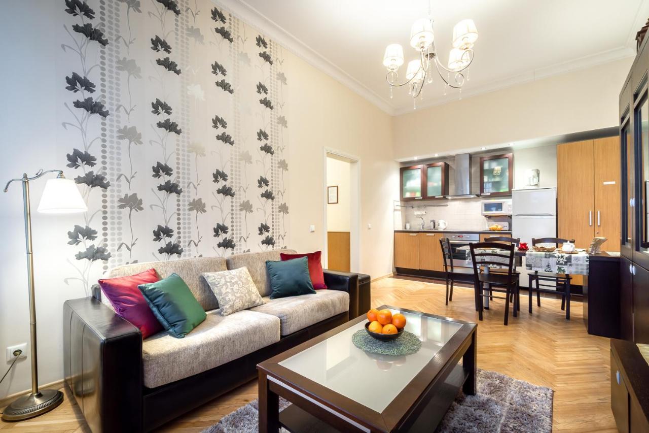 Classic Apartments In Old Town Tallinn Extérieur photo